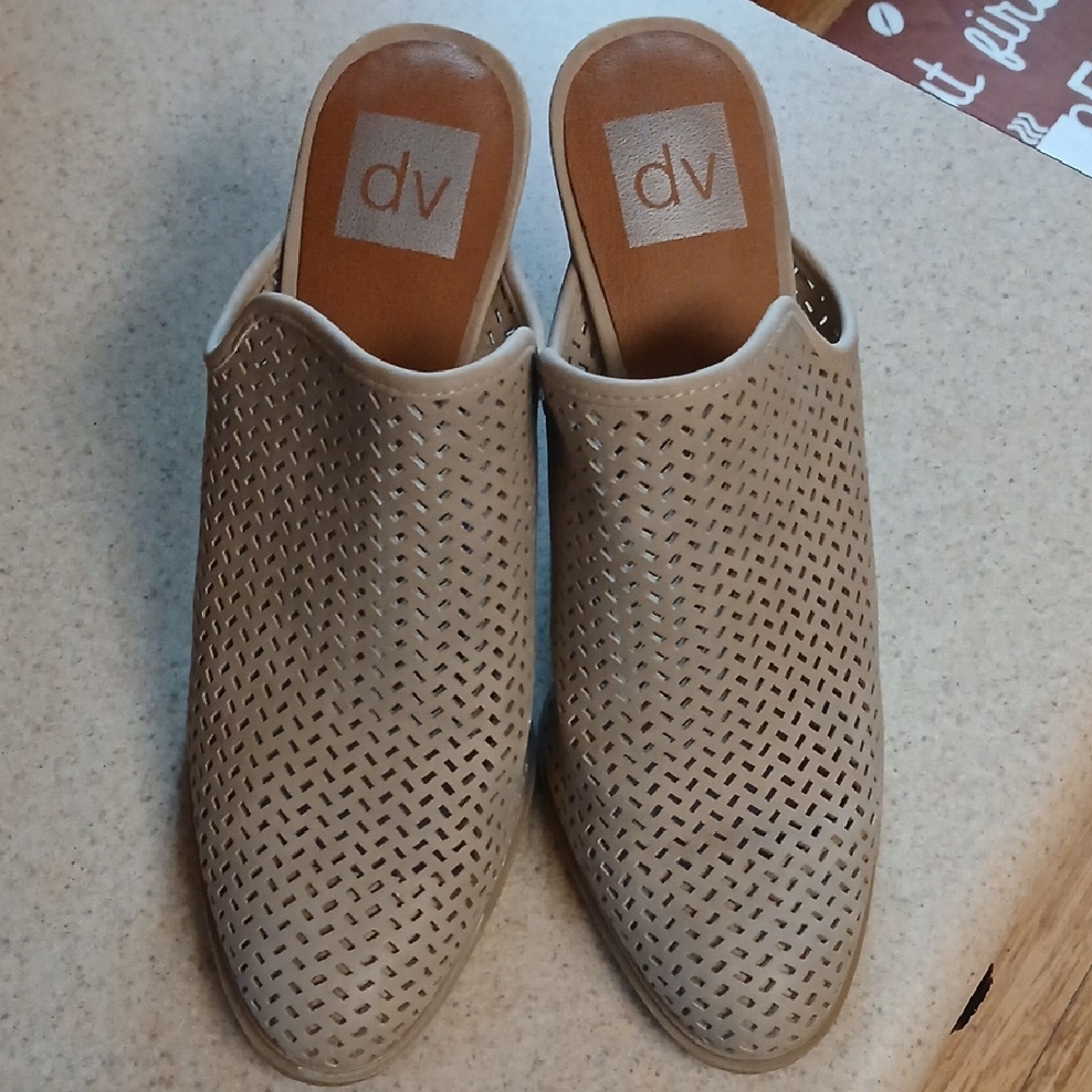 dv Cream Slip-On Mules Size 8 1/2